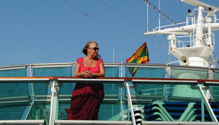 8 cruise lines for single seniors