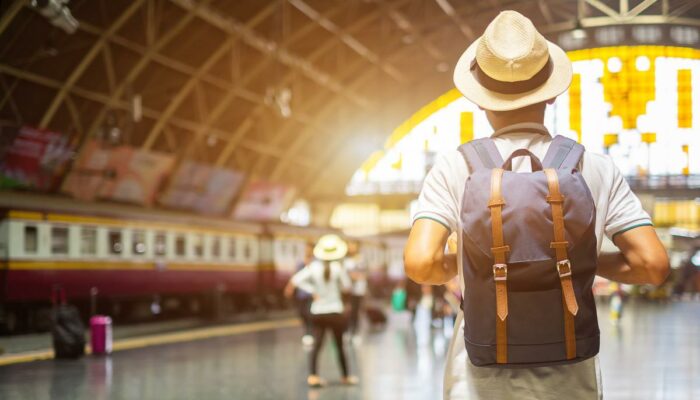 7 easy travel tips to get around in a new city