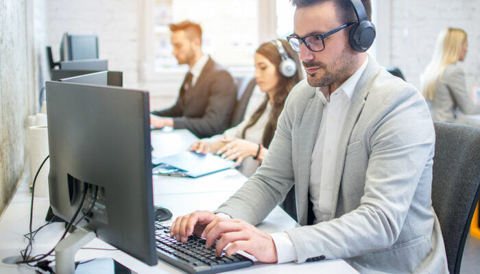6 ways to sell a product using a call center